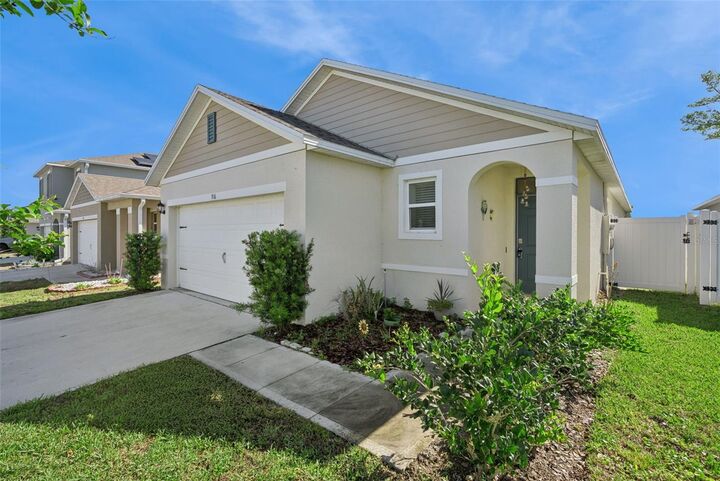 Property Photo:  916 August Sky Drive  FL 32738 