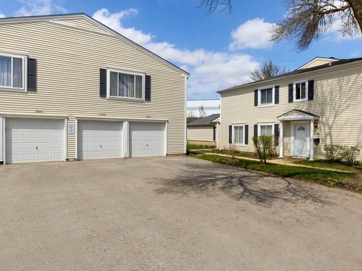 Property Photo:  1240 Cove Drive 221D  IL 60070 