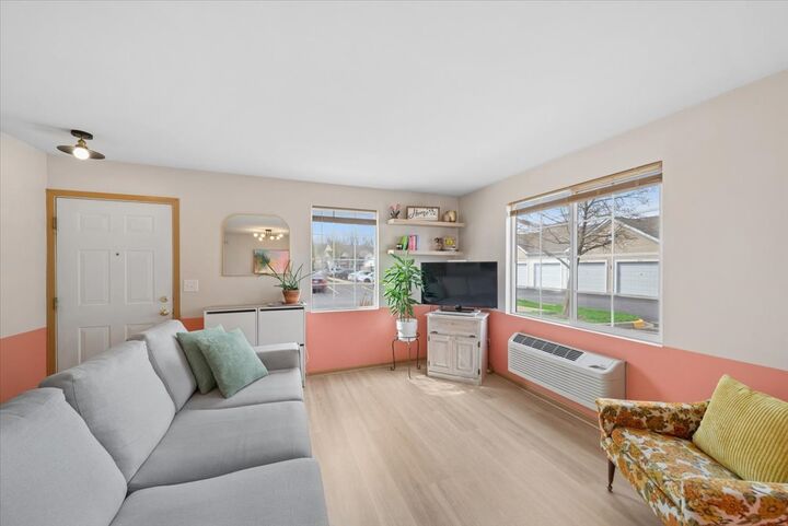 Property Photo:  1624 McClure Road 1624  IL 60505 