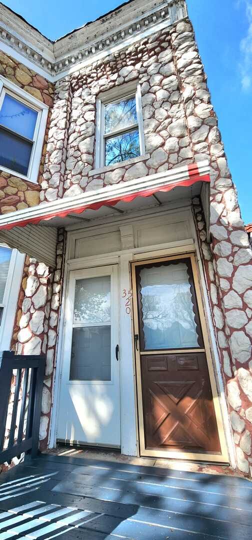 Property Photo:  3520 S Winchester Avenue 2F  IL 60609 