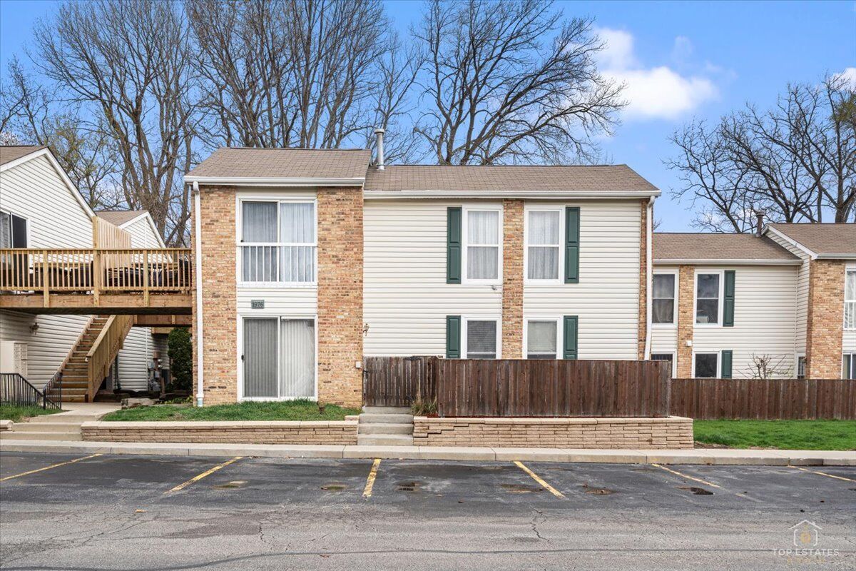 Property Photo:  1976 Kenilworth Circle  IL 60169 