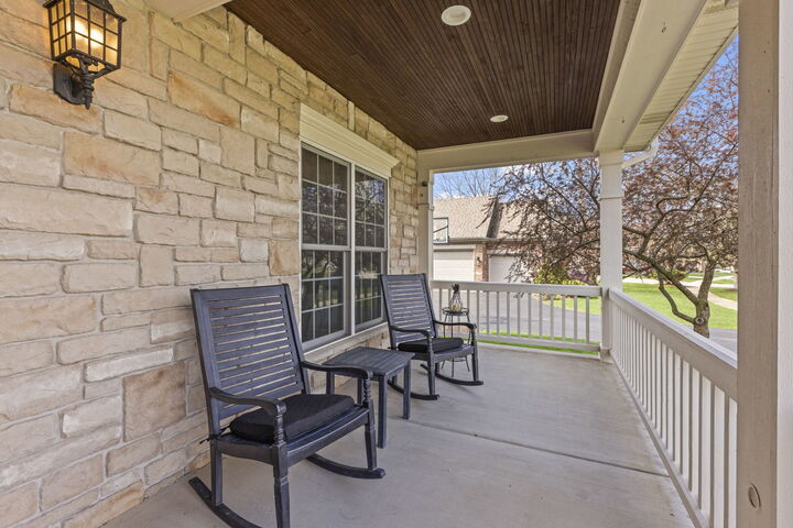 Property Photo:  671 Sheffield Circle  IL 60554 