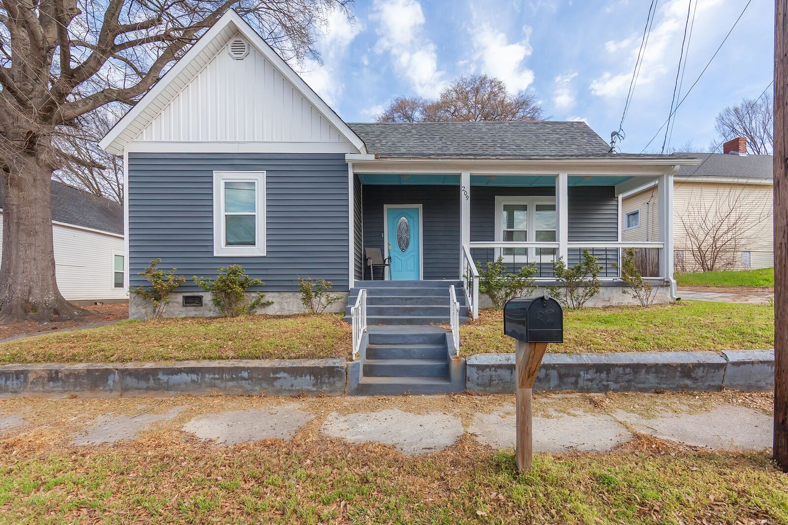 Property Photo:  209 Hatton St  TN 38301 