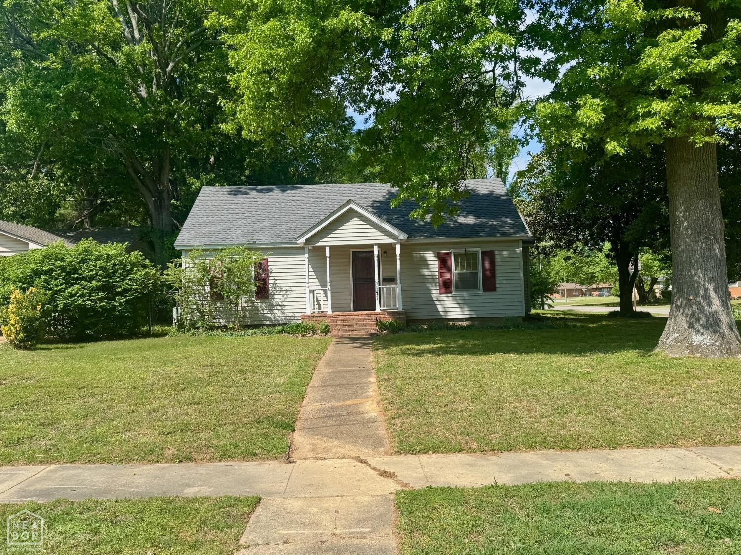Property Photo:  1237 Vine Street  AR 72401 