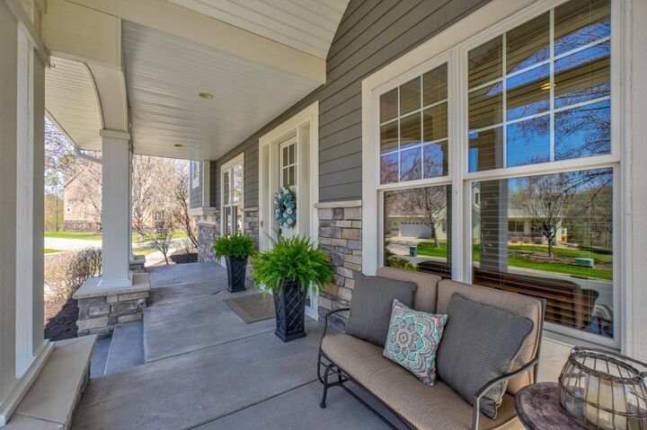 Property Photo:  587 Lake Ridge Drive  MN 55126 