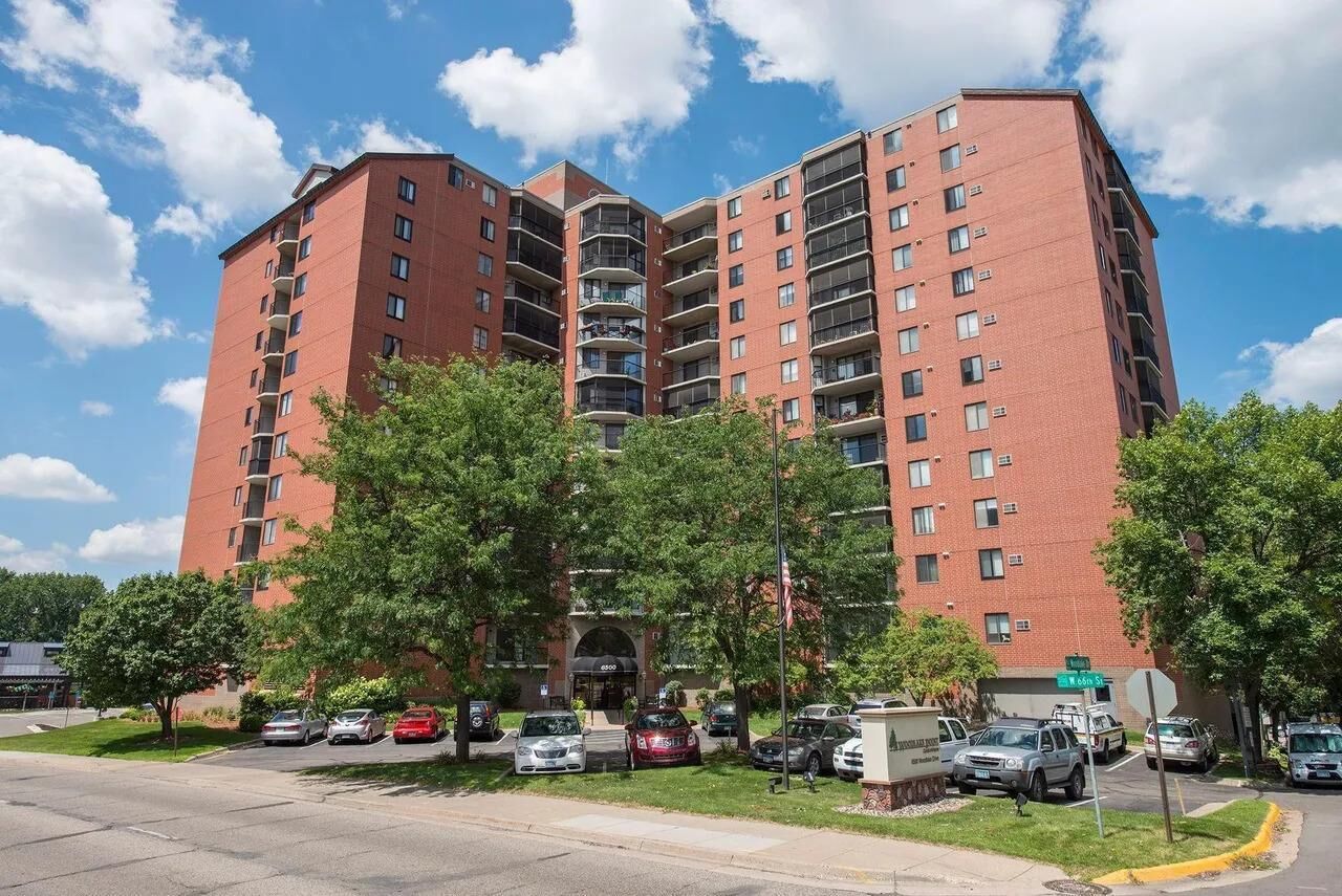 Property Photo:  6500 Woodlake Drive 313  MN 55423 