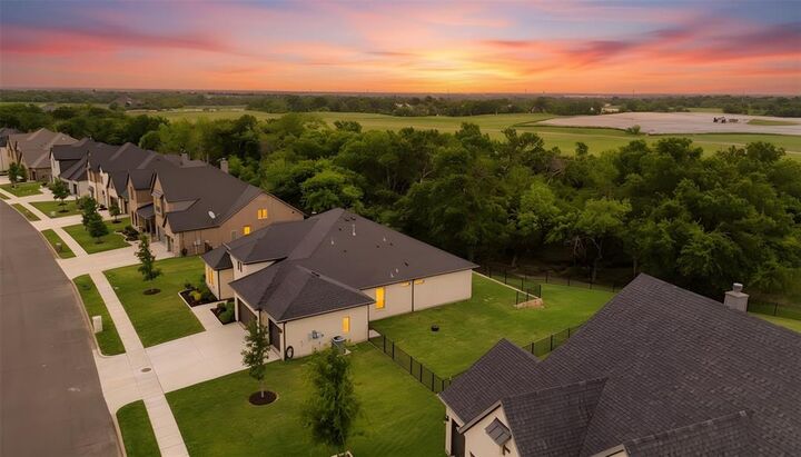 Property Photo:  1516 Bearpath Way  TX 75058 