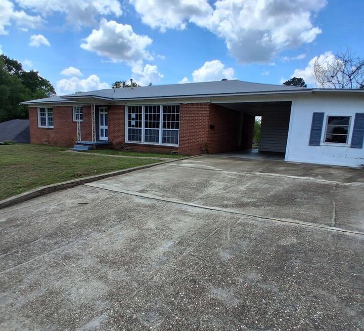 Property Photo: 910 Success Street TX 75644