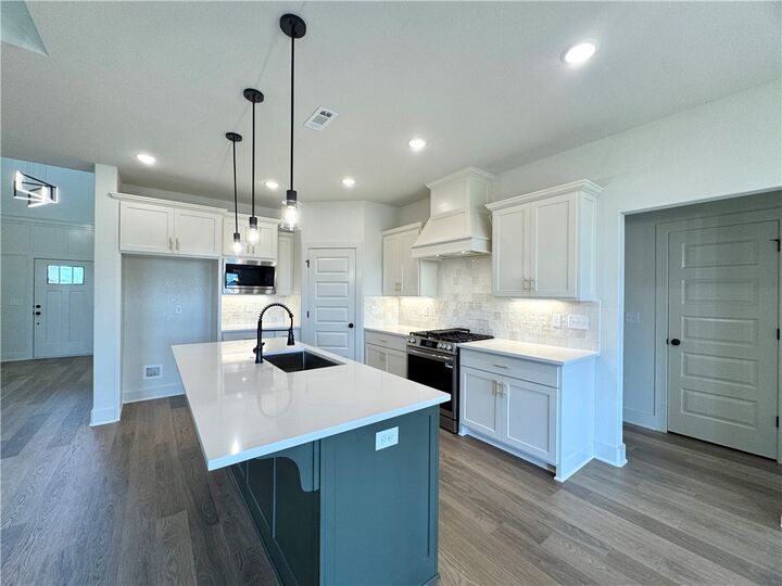 Property Photo:  2902 SW Little Elm Loop  AR 72713 