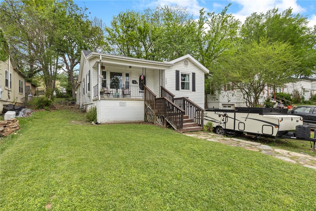 Property Photo:  1104 N Lucille  AR 72601 