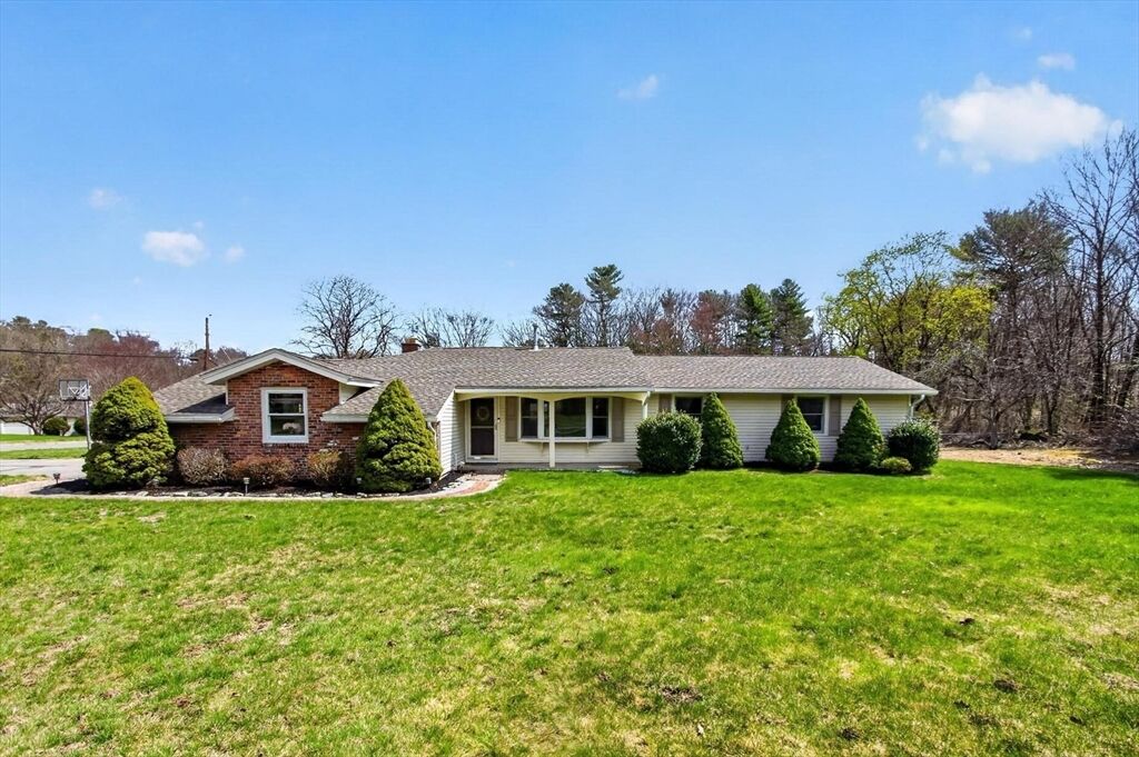 Property Photo:  15 San Mateo Dr  MA 01824 