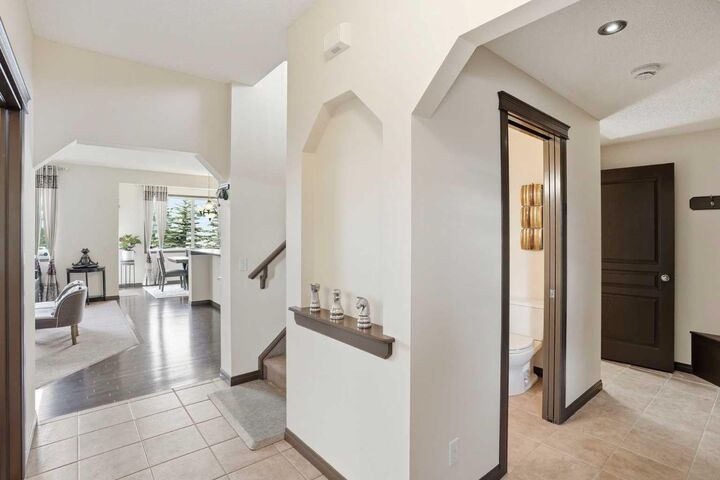 Property Photo:  6 Springborough Green SW  AB T3H 5M6 