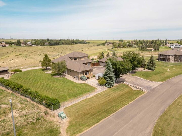 Property Photo:  402 Meadow Lark Drive W  AB T1J 5R8 