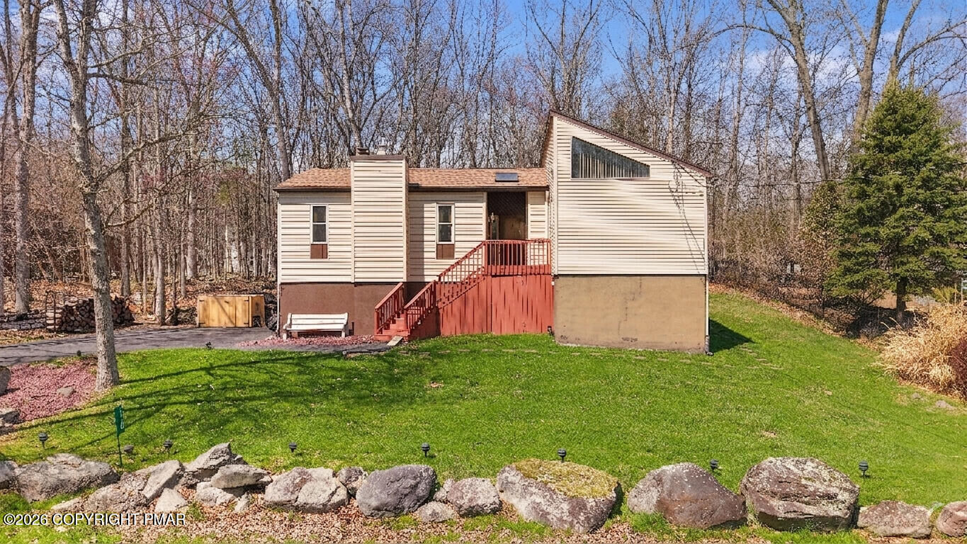Property Photo:  110 Sundew Drive  PA 18301 