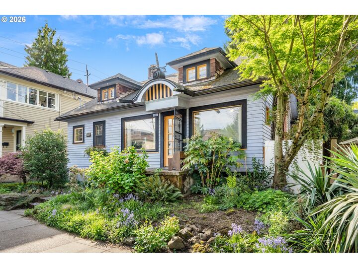 Property Photo:  2714 NE Everett St  OR 97232 