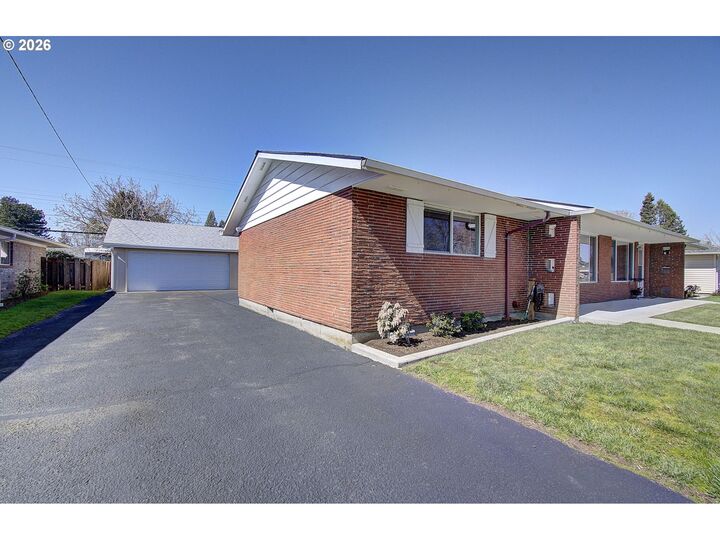 Property Photo: 406 N Morrison Rd NE WA 98664