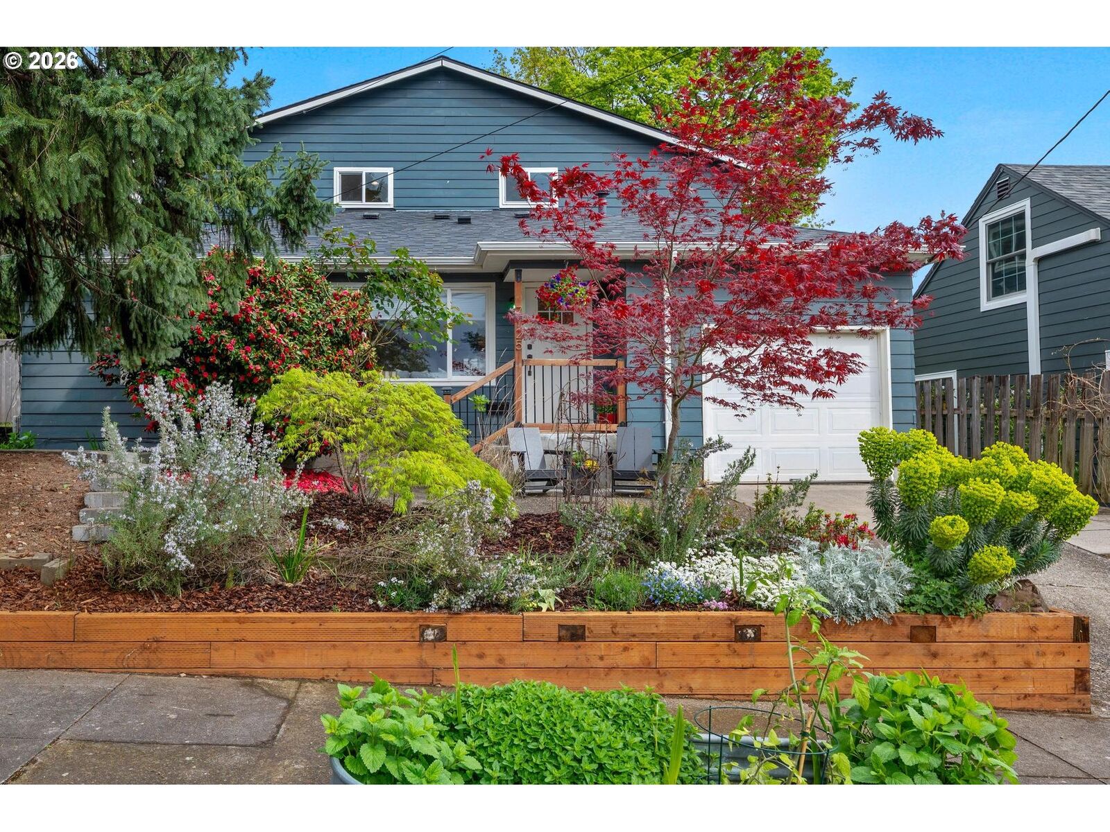 Property Photo:  7725 SE Market St  OR 97215 