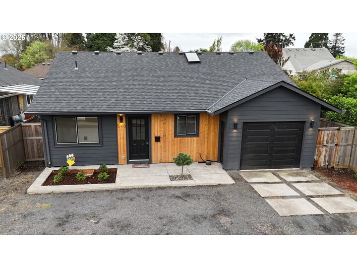 Property Photo:  570 NE Truman Ln  OR 97124 