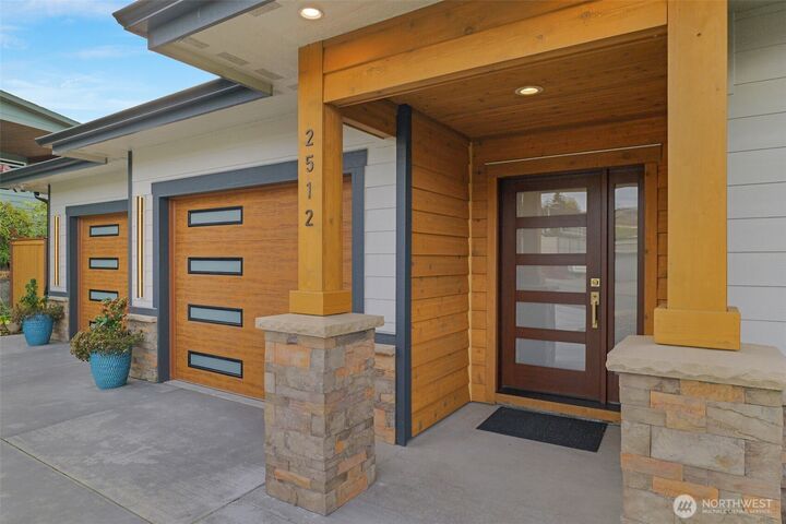 Property Photo:  2512  Vista View Drive  WA 98406 