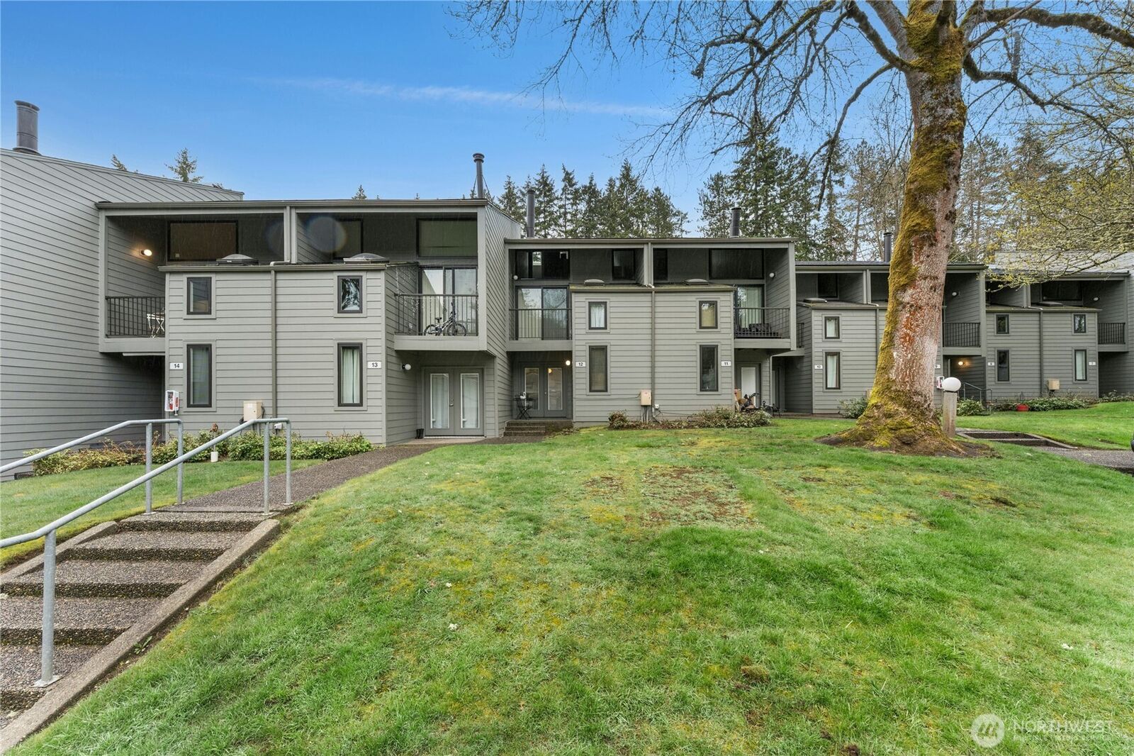 Property Photo:  6440  139th Place NE 12  WA 98052 