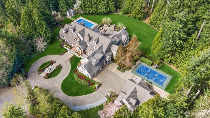 Property Photo:  2045  250th Place NE  WA 98074 
