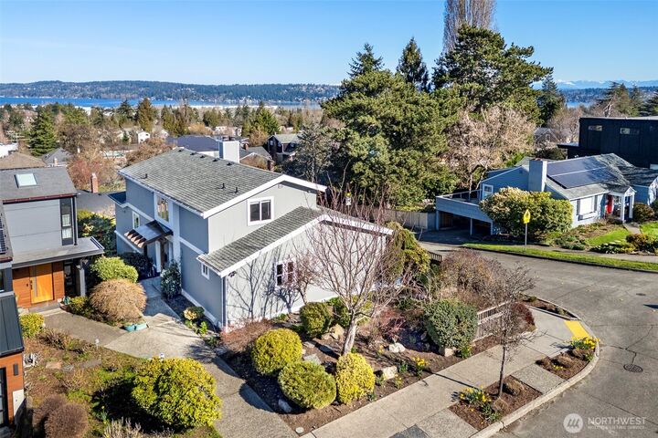 Property Photo: 6001 60th Avenue NE WA 98115