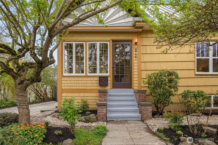 Property Photo:  6737  27th Avenue NW  WA 98117 