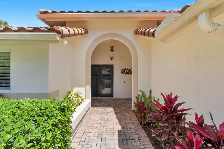 Property Photo:  2751 Oak Tree Lane  FL 33309 