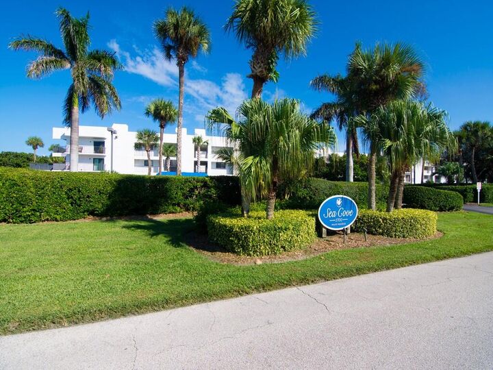 Property Photo: 1700 Ocean Drive 306 FL 32963