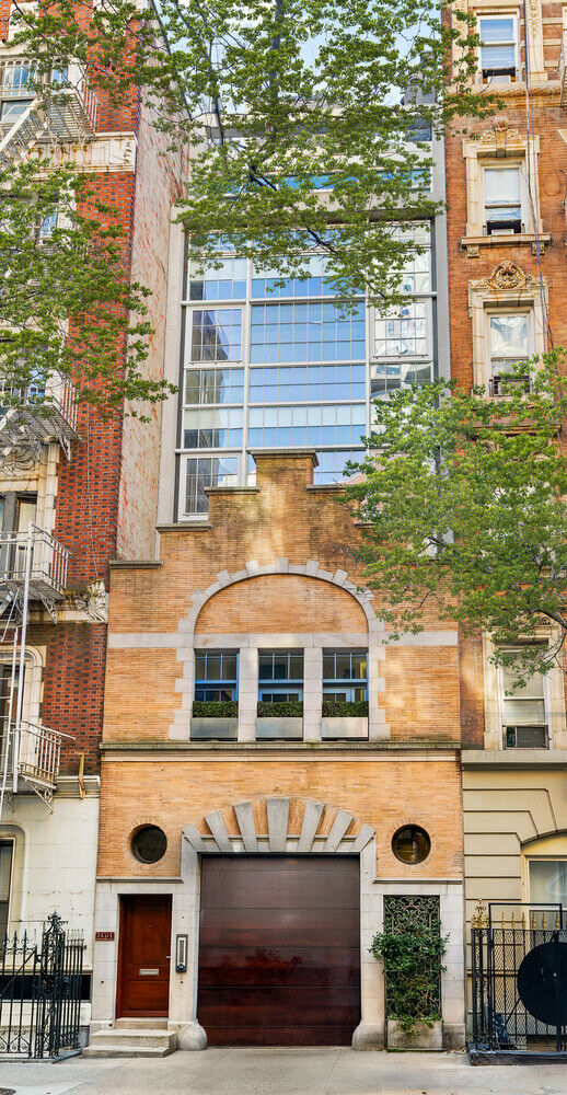 Property Photo:  150 E 22nd Street  NY 10010 
