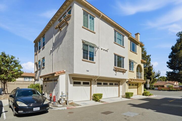 Property Photo:  4023 Clydesdale Common  CA 94555 