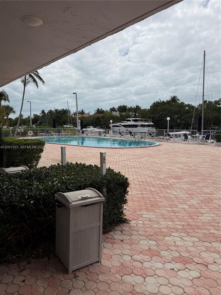 Property Photo:  100 Edgewater Dr 127  FL 33133 