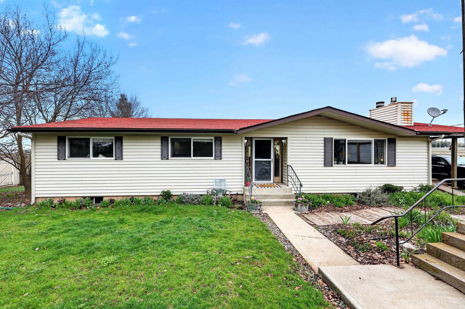 Property Photo: 27164 N Gunning Rd WA 99122