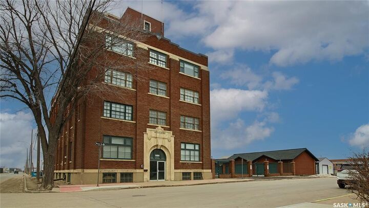 Property Photo: 1150 Rose Street 400 SK S4R 1Z6