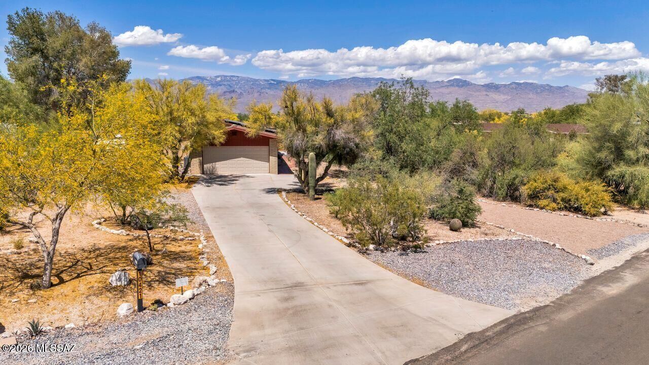 Property Photo:  10421 Cll Del Este  AZ 85748 