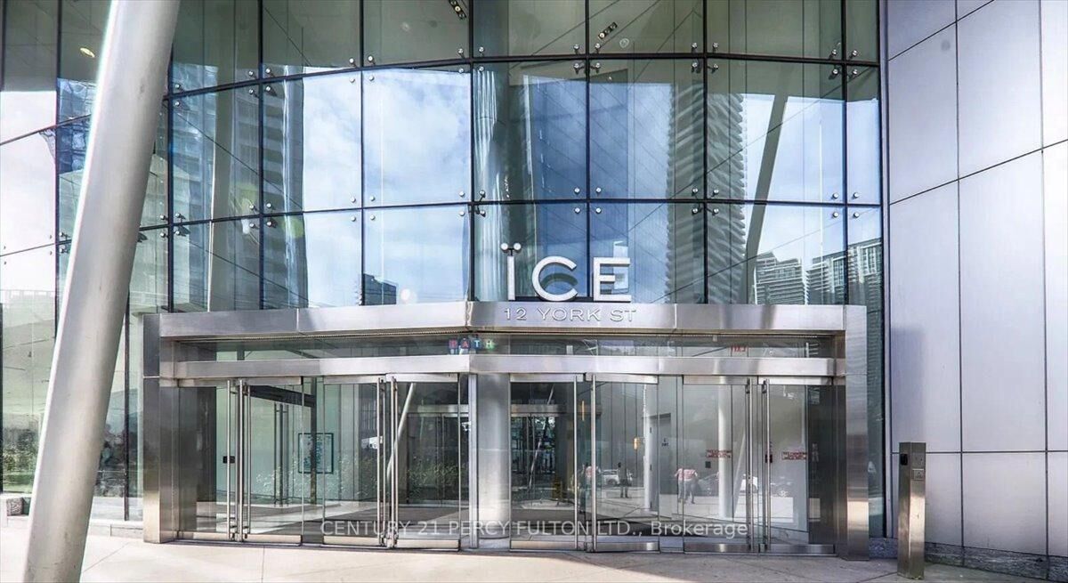 Property Photo:  1 Bloor Street E 313  ON M4W 0A8 