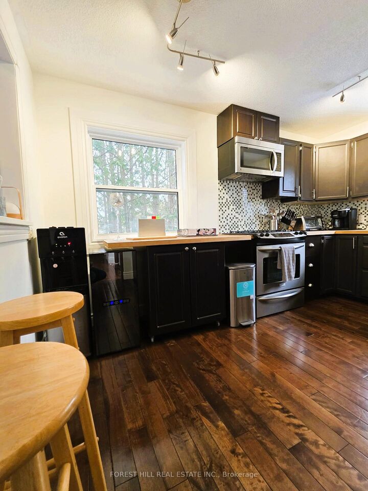 Property Photo: 859 Lakeshore Road E ON L0L 1T0