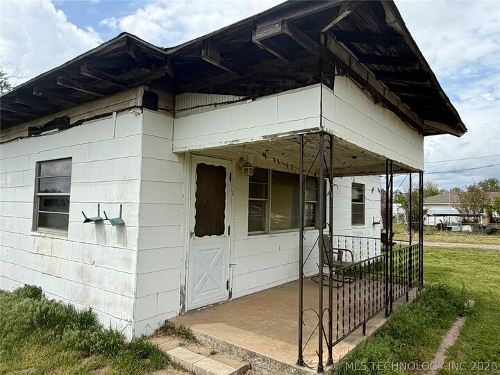 Property Photo:  2922 N Kings Highway  OK 74023 