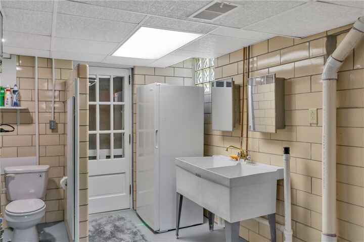 Property Photo:  103 Hoover Blvd  PA 15001 