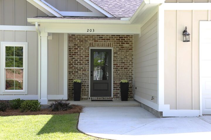 Property Photo:  203 Saxton Place  GA 31763 