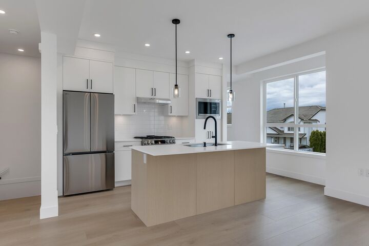 Property Photo: 30501 Robin Drive 19 BC V2T 6Y5