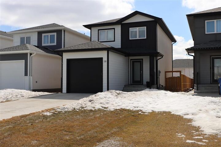 Property Photo:  19 Gullane Street  MB R0A 0A1 