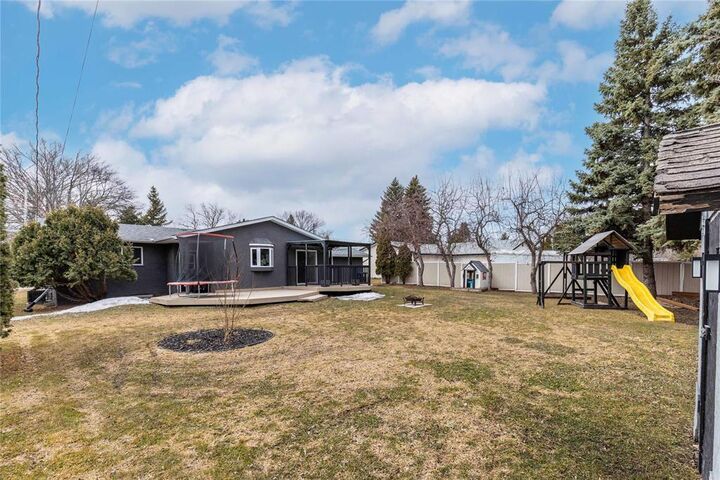 Property Photo:  553 Reimer Avenue  MB R5G 0H6 