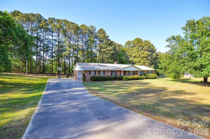 Property Photo:  97 Robin Road  NC 28170 
