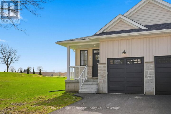 12 Janet Street South — photo 1