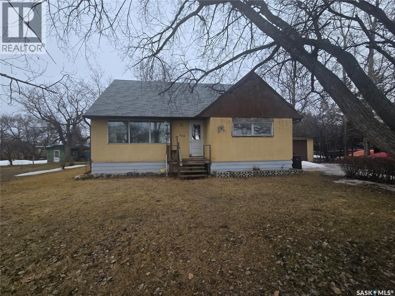 Property Photo:  235 Carpenter Street  SK S0G 1Y0 