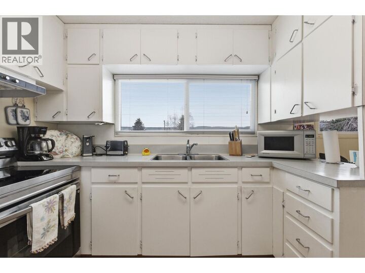 Property Photo: 529 Ninth Avenue BC V2G 2K5