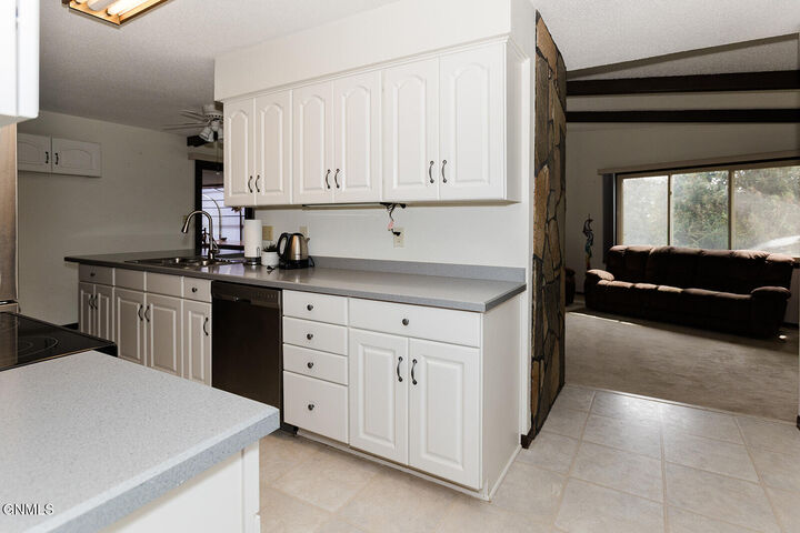 Property Photo:  601 Interstate Avenue  ND 58503 