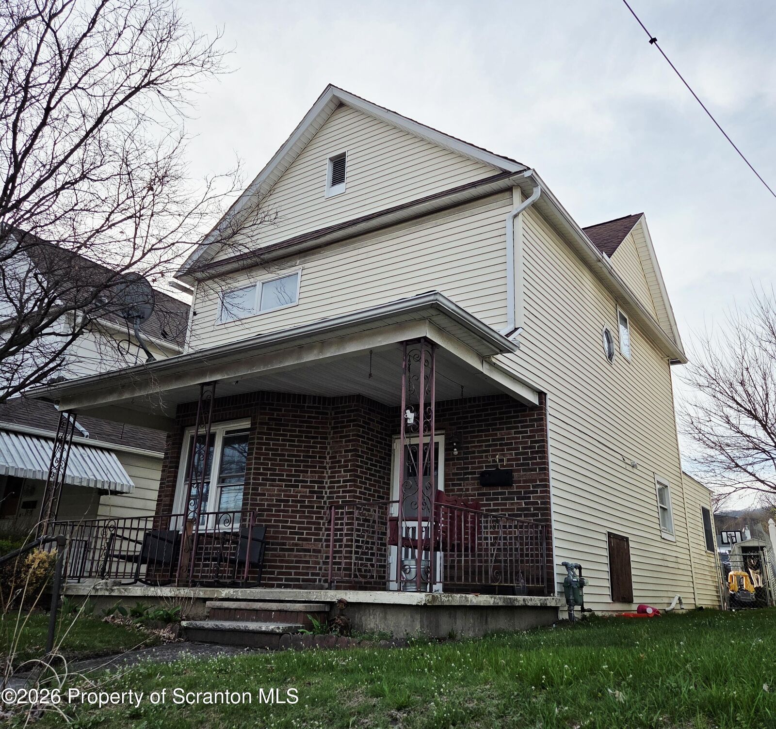 Property Photo:  941 Main Avenue  PA 18519 