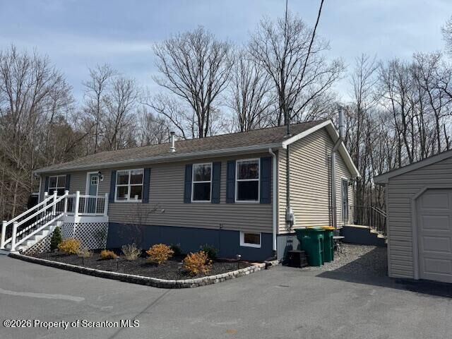 Property Photo:  100 Victoria Circle  PA 18436 